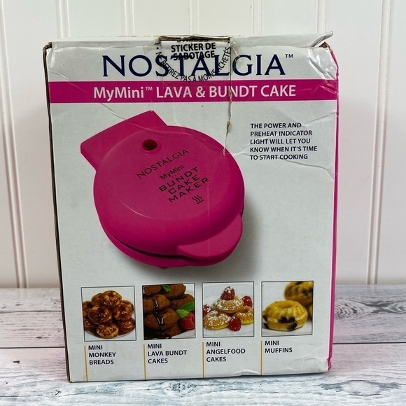 NEW Nostalgia‎ MyMini Lava Bundt Cake Maker Mini Countertop Baker Electric Pink - Picture 5 of 7